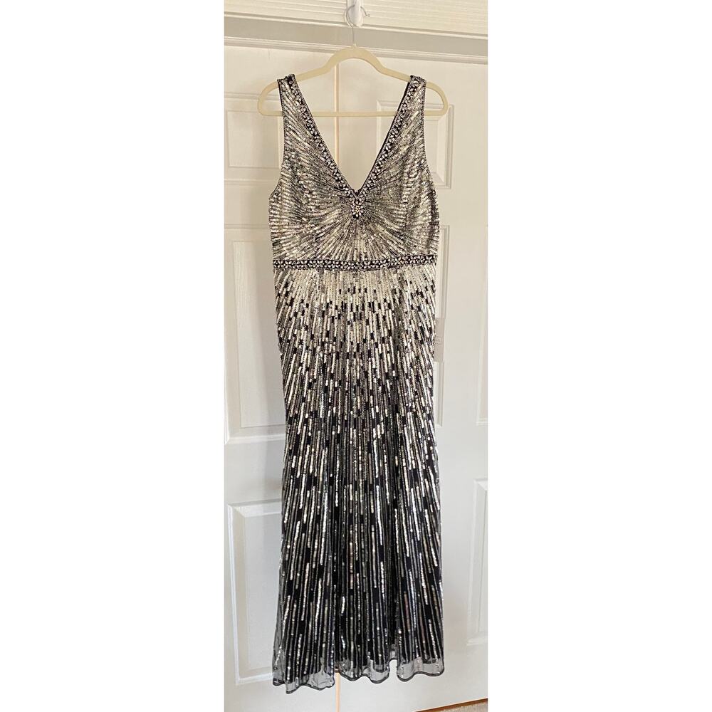 NWT Mac Duggal Sequin Embellished Sleeveless Gown, Black/Silver, Sz 12 598$ - Picture 2 of 9